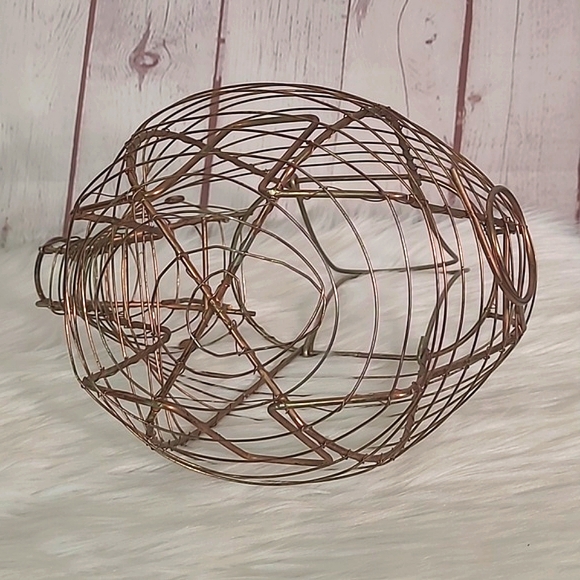 Vintage Rustic Metal Wire Farmouse Pig Piggie Egg Basket With Handles Gold Tone - Picture 9 of 15